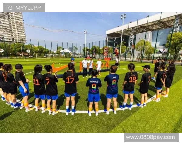 韩霞足球：引领女性足球新风潮，助力青少年成长与梦想实现